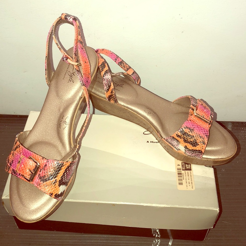 Soft Style Jeanice Size 9